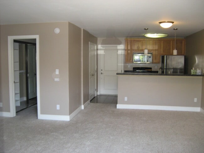 10982 Roebling Ave, Unit 304 in Los Angeles, CA - Foto de edificio - Building Photo