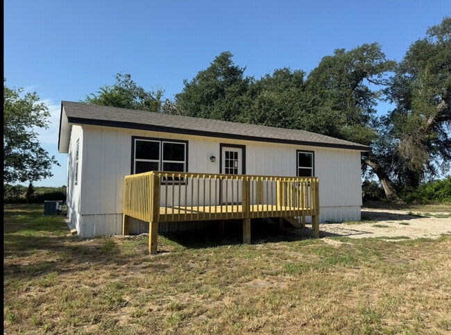 196 County Rd 483 in Lott, TX - Building Photo - Building Photo