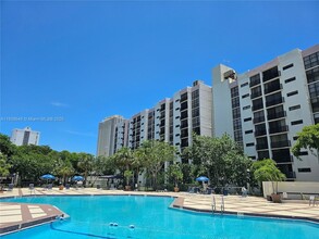 17021 N Bay Rd, Unit 710 in Sunny Isles Beach, FL - Building Photo - Building Photo