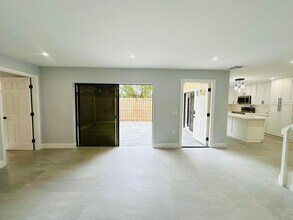 403 4th Ln in Palm Beach Gardens, FL - Building Photo - Building Photo