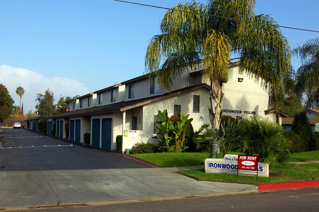 Ironwood Villas in Escondido, CA - Foto de edificio - Building Photo