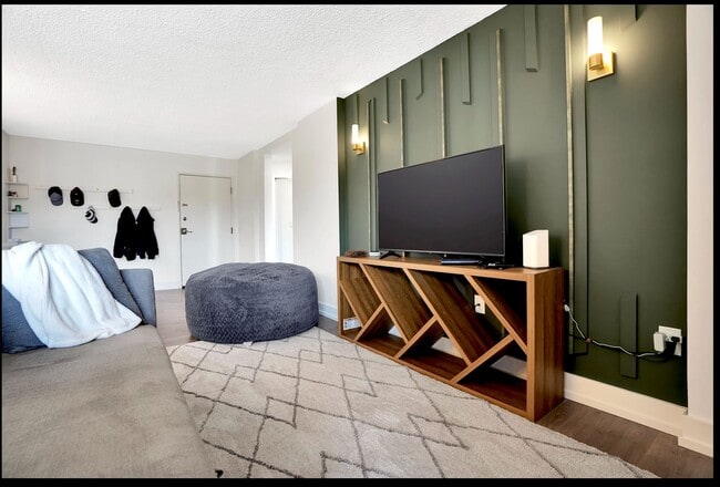 10 N Wood Ave, Unit 218 in Linden, NJ - Foto de edificio - Building Photo