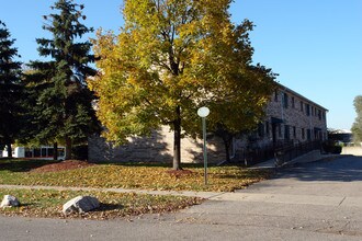 Plaza East Apartments in Fraser, MI - Building Photo - Building Photo