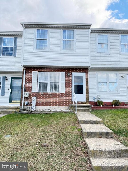 807 Clover Leaf Ct in Edgewood, MD - Building Photo