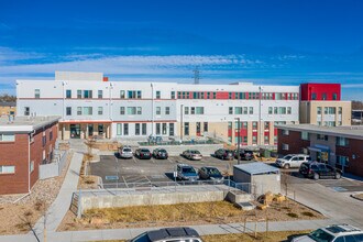 Indy Street Flats in Lakewood, CO - Foto de edificio - Building Photo