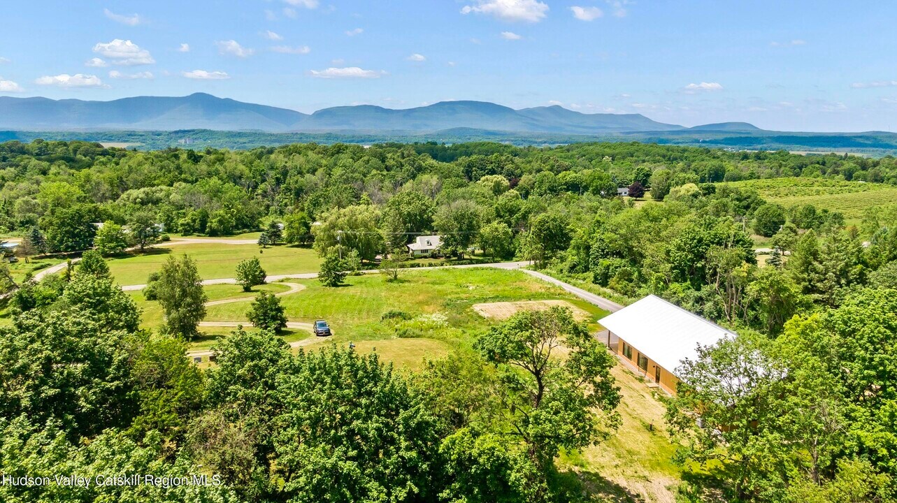 88 Hover Ave in Germantown, NY - Building Photo