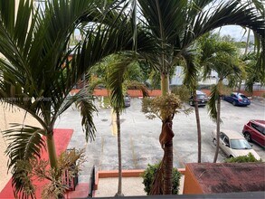 677 SW 9th Ave in Miami, FL - Building Photo - Building Photo