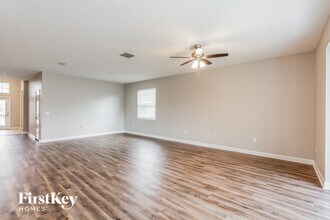 20241 Merry Oak Ave in Tampa, FL - Building Photo - Building Photo