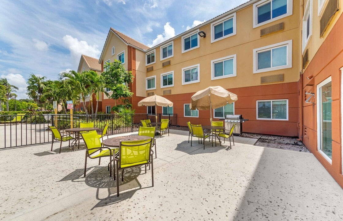 Furnished Studio-Miami - Airport - Miami S in Miami Springs, FL - Building Photo
