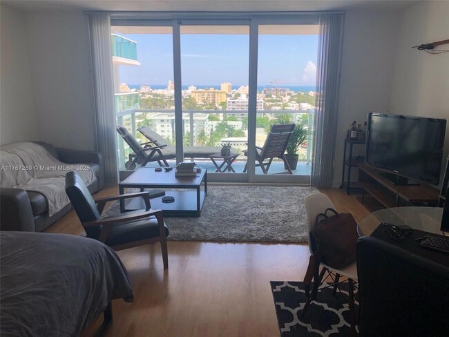 1000 West Ave, Unit 1431 in Miami Beach, FL - Building Photo - Building Photo
