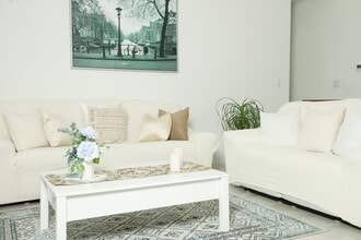 14758 SW 39th Terrace in Miami, FL - Foto de edificio - Building Photo