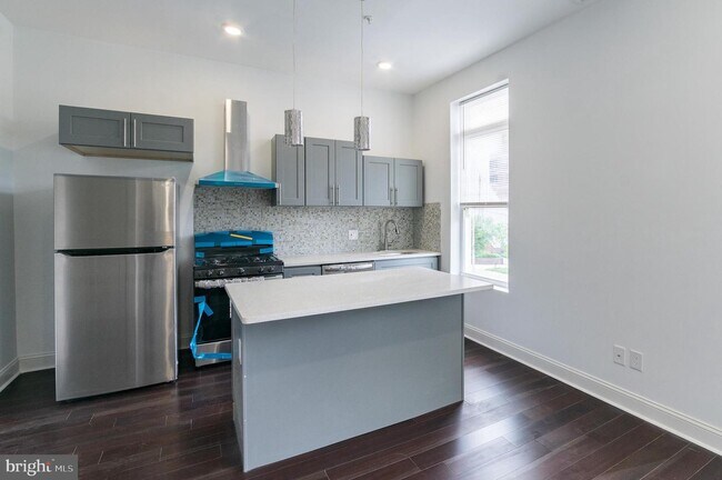 1635 W Girard Ave photo'