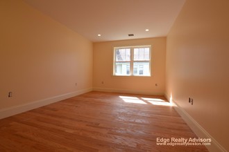 128 Bigelow St, Unit 1m in Boston, MA - Foto de edificio - Building Photo