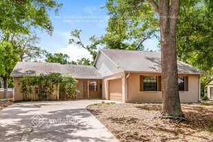 3240 Maiden Ln in Sarasota, FL - Building Photo