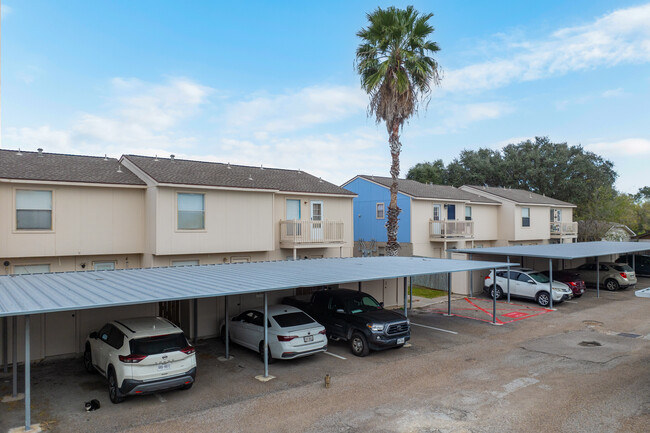 The Gardens Everhart in Corpus Christi, TX - Building Photo - Building Photo