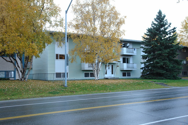 1800-1820 Beaver Pl in Anchorage, AK - Foto de edificio - Building Photo