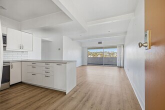 1701 Clinton St in Los Angeles, CA - Building Photo - Building Photo