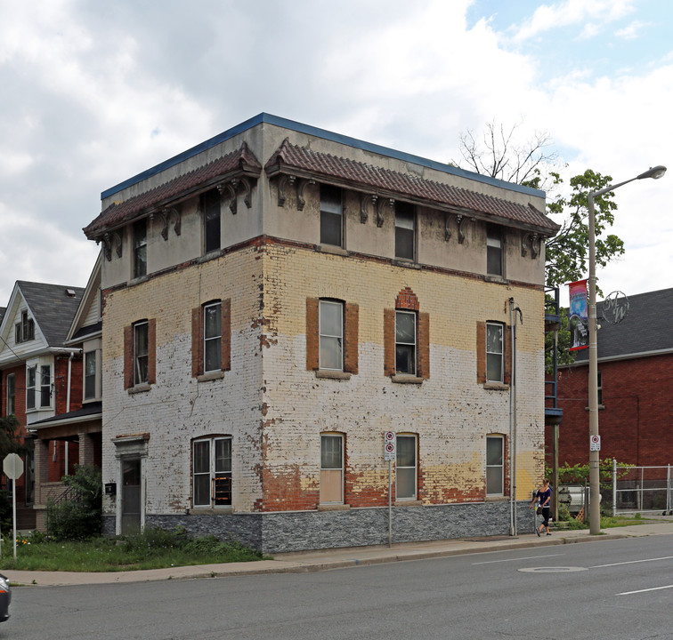 67 Strathcona Ave S in Hamilton, ON - Building Photo