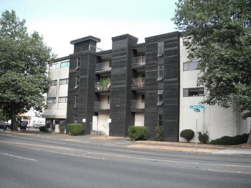 4050 SW Admiral Wy in Seattle, WA - Building Photo