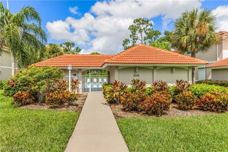 8115 Celeste Dr in Naples, FL - Foto de edificio - Building Photo