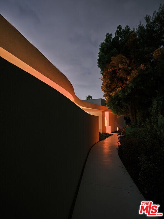 510 Arkell Dr in Beverly Hills, CA - Building Photo