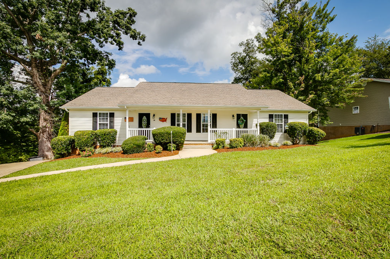 1111 Skyline Dr in Jonesborough, TN - Foto de edificio