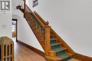 760 King St E in Hamilton, ON - Building Photo