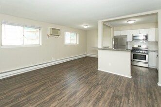 23700 W Warren Ave in Dearborn Heights, MI - Building Photo - Building Photo