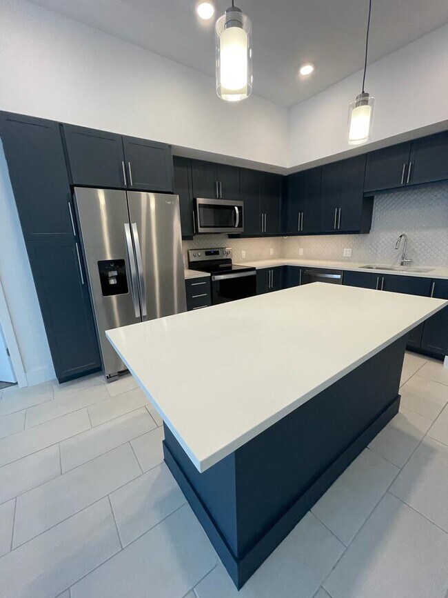 10755 NW 75th St Apartments and Nearby Doral Apartments For Rent