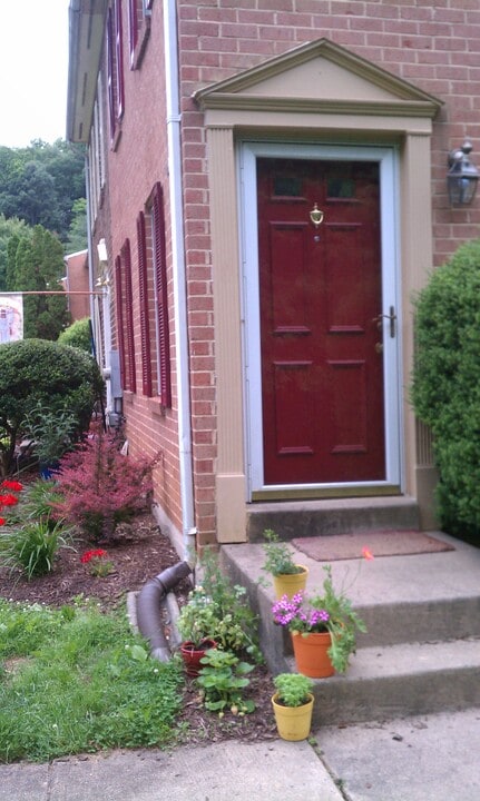 6430 Blarney Stone Ct in Springfield, VA - Building Photo