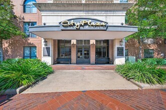 2299 Lone Star Dr, Unit 444 in Sugar Land, TX - Foto de edificio - Building Photo