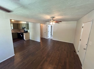 1409 N Clay Ave in Springfield, MO - Foto de edificio - Building Photo