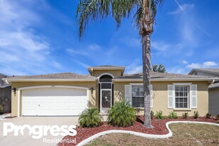 213 Lookout Dr in Apollo Beach, FL - Building Photo
