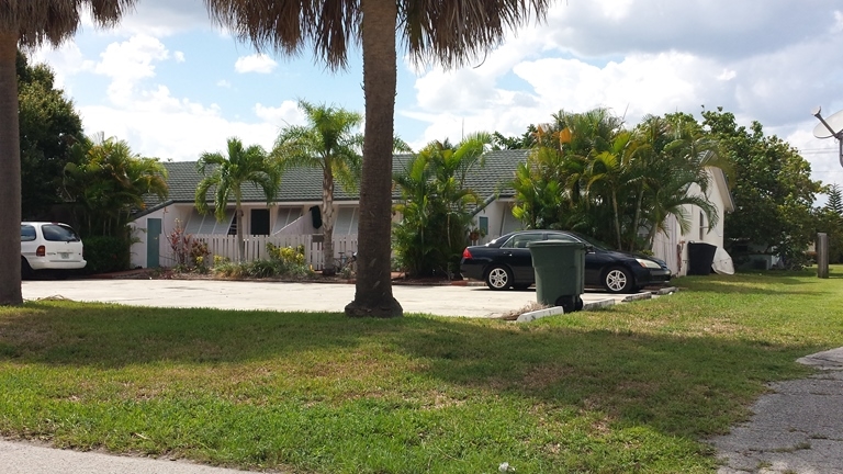 Carlton Cottages in Hutchinson Island, FL - Building Photo