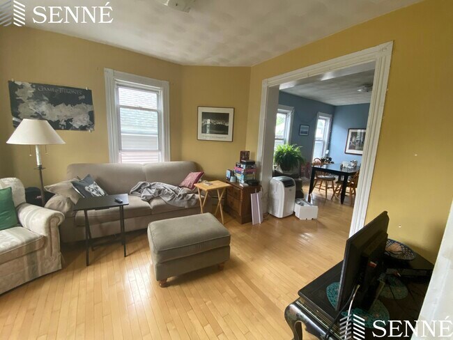 11 Thorndike St, Unit 2 in Somerville, MA - Building Photo - Building Photo