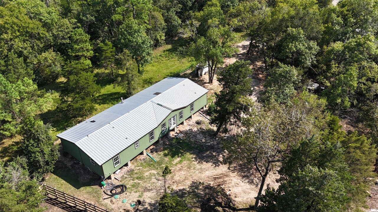 10621 Parker Dr in Willis, TX - Building Photo