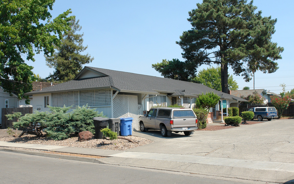 1266 Martha Way in Santa Rosa, CA - Building Photo