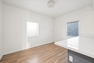 411 E Burnett St, Unit 411 in Long Beach, CA - Foto de edificio - Building Photo