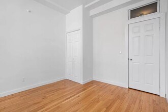 102 Fulton St in New York, NY - Building Photo - Building Photo