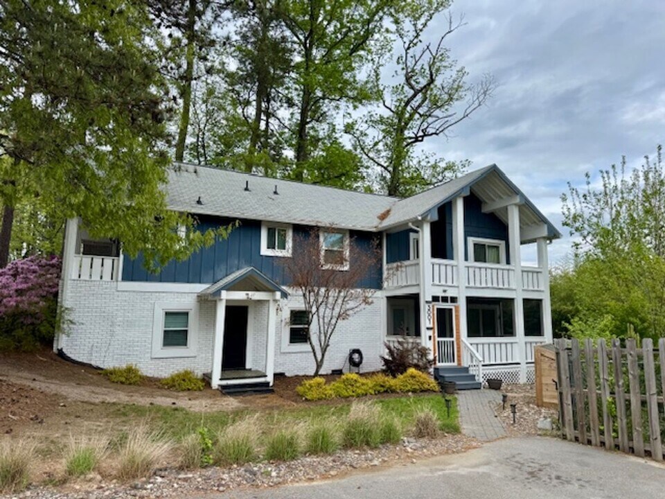 3001 New Hope Church Rd in Raleigh, NC - Foto de edificio