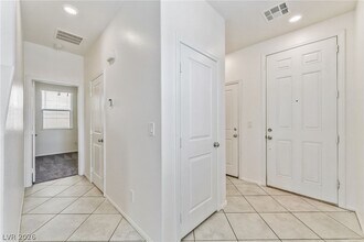 5371 Boschetto St in Las Vegas, NV - Building Photo - Building Photo