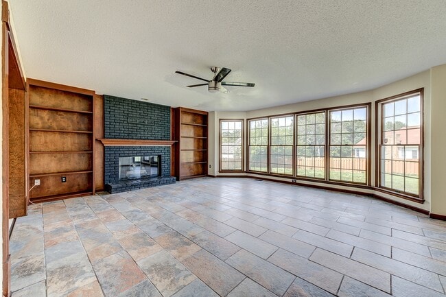 15509 Debridge Way in Florissant, MO - Building Photo - Building Photo