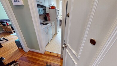 1625 Commonwealth Ave, Unit 9 in Boston, MA - Building Photo - Building Photo