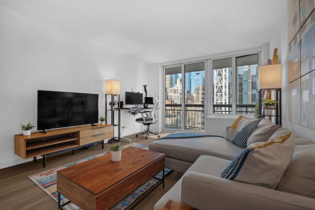70 W 37th St in New York, NY - Building Photo - Building Photo