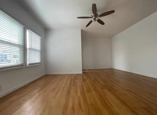 property at 5138 Melrose Ave