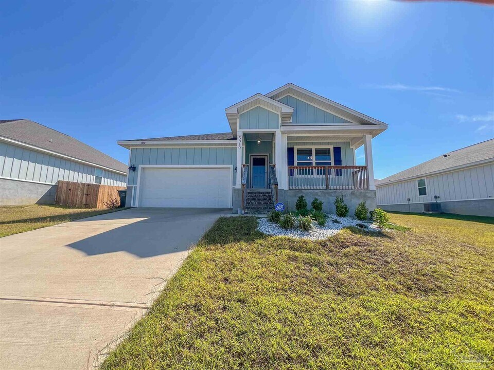 3850 James Stovall St in Pensacola, FL - Building Photo
