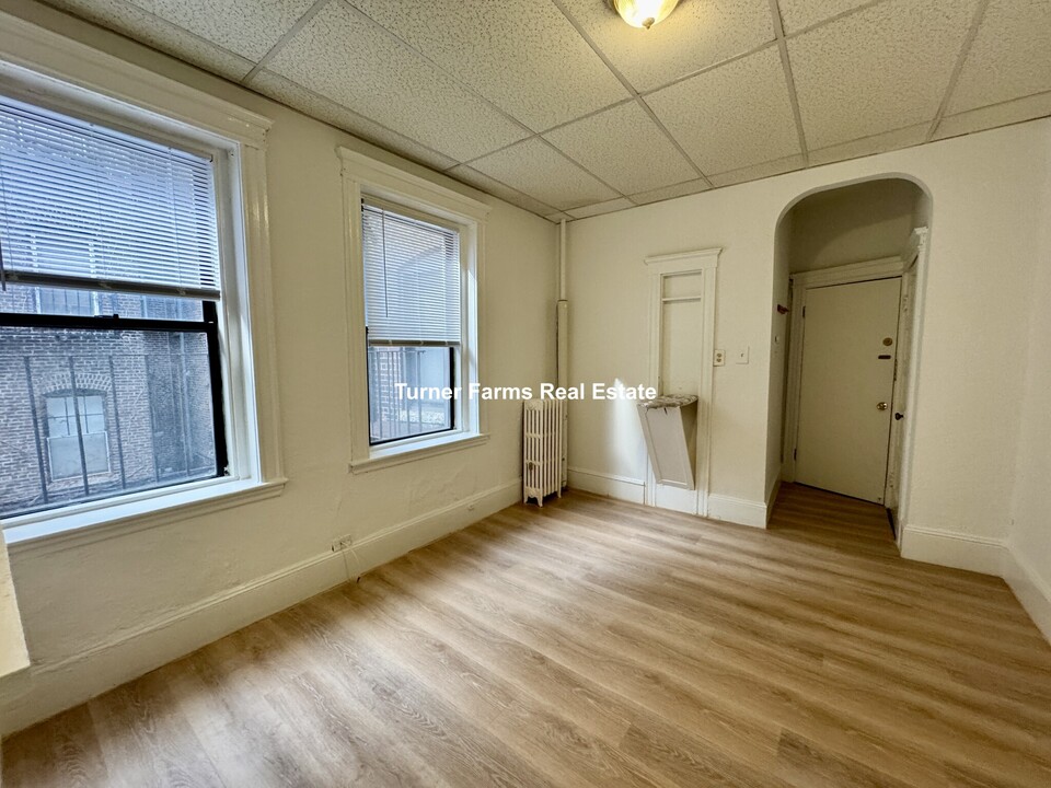 24 Phillips St, Unit 5 in Boston, MA - Building Photo