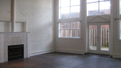 505 S Main St, Unit 509 South Main #102 in Memphis, TN - Foto de edificio - Building Photo