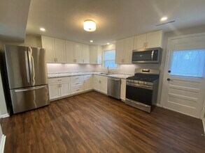 128 Cheryl Ln in Holliston, MA - Building Photo - Building Photo