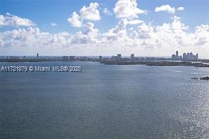 650 NE 32nd St, Unit # 3306 in Miami, FL - Foto de edificio - Building Photo